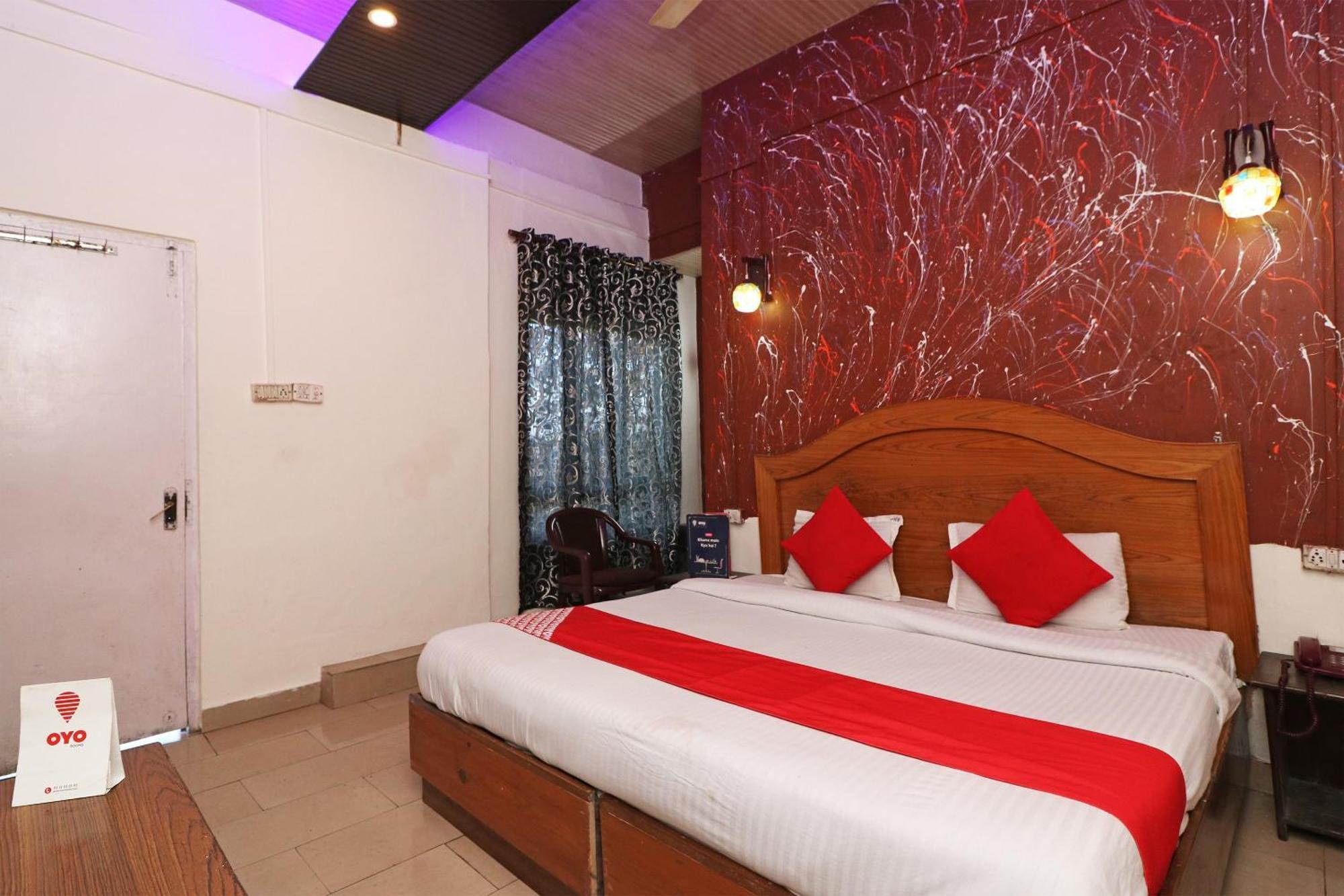 Flagship Dolphin Hotel Barasat Esterno foto